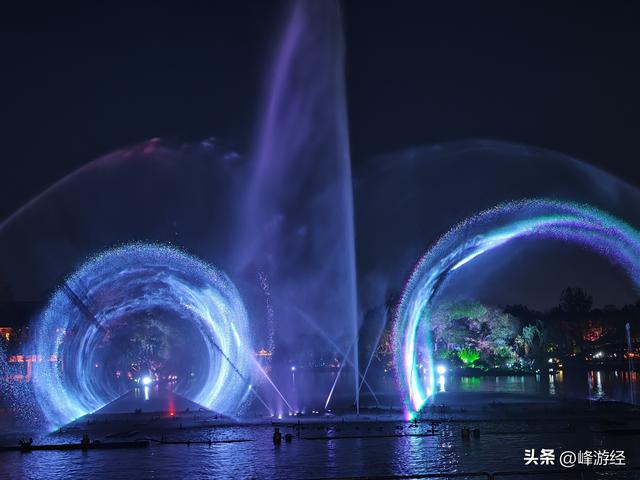 夜游瘦西湖，二十四桥明月夜，春江花月五亭桥