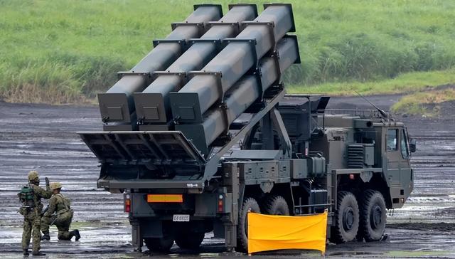 王毅话音刚落，日本又开一枪，地对空导弹进逼台岛	，火箭军已亮剑