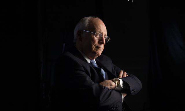 美国最牛副总统去世！特朗普继承他的衣钵却反目，连悼词都懒得念