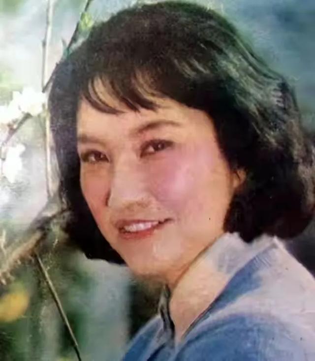 定居美国18年，78岁回国"捞金"，她用一生诠释何为“人民艺术家”