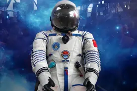 美国航天服造价5亿美元能用15年，中国航天服3000万，能用多久？图片