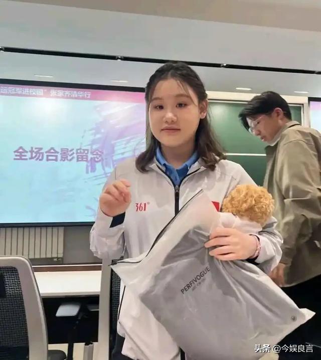 正式退出？21岁张家齐发声，眼泛泪花，未来或有三条路，年薪可观