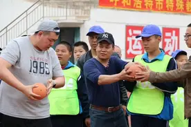 内蒙古21岁自闭症少年获得广泛关注，网友：真了不起！图片