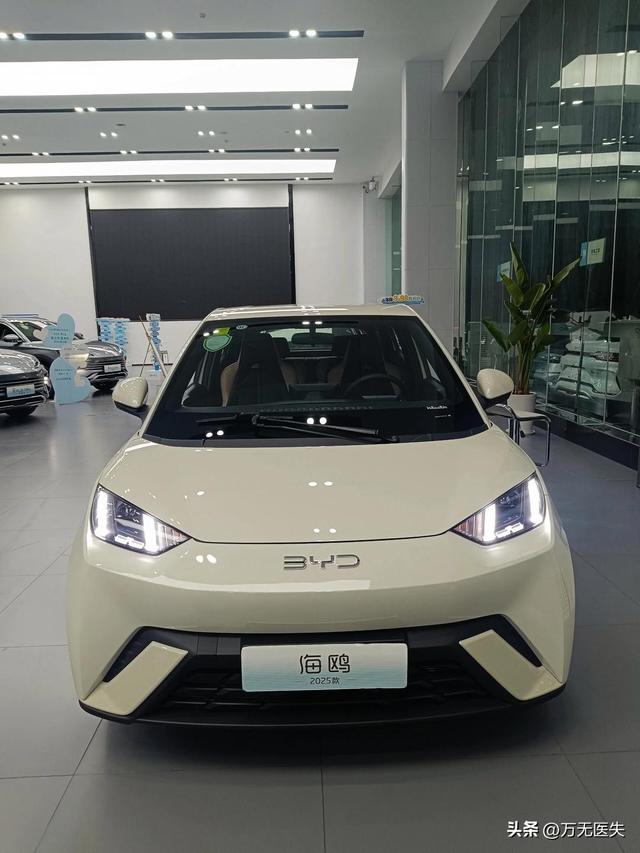 开油车的笑了，开电车的慌了？2026油电新政实锤	，税费规则全变了