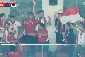 点球破门，印尼队1比0领先！浙江18岁小将王钰栋职业生涯首次国家队首发图片