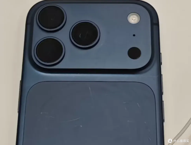 iPhone17一定要戴壳！各种翻车，首批受害者吐槽不断！