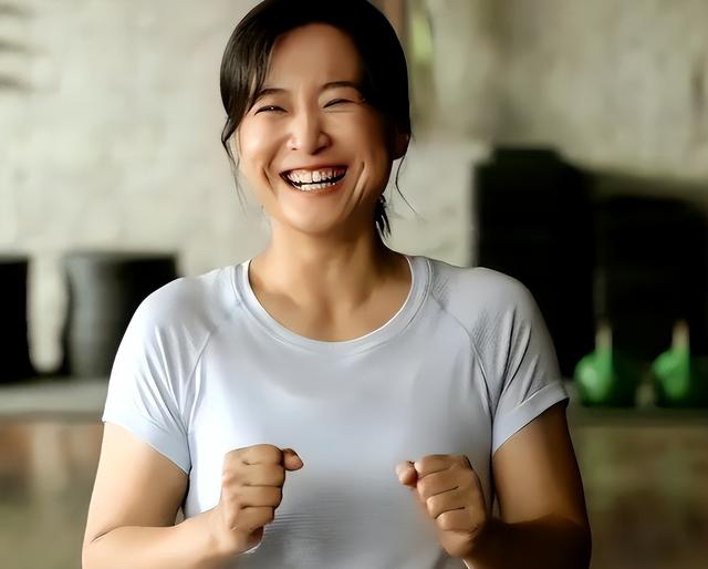 退出春晚解散公司，被“综艺”开除，44岁贾玲近况曝光	，面相变了