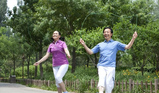 9种锻炼不适合中老年人；练得越多伤得越重！一定要记牢