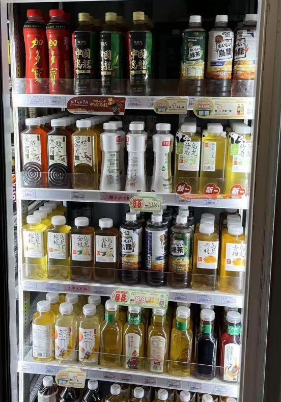 年赚1651亿碾压农夫山泉，伪装成国货的日本饮料，凭啥拿捏国人？