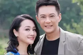 王斑一见钟情妻子曹颖，交全部财产宠成富太，心疼妻子只生1子图片