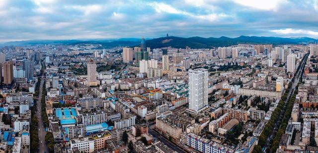 云南的下一个“昆明”，不是保山也不是昭通，而是这座低调的城市