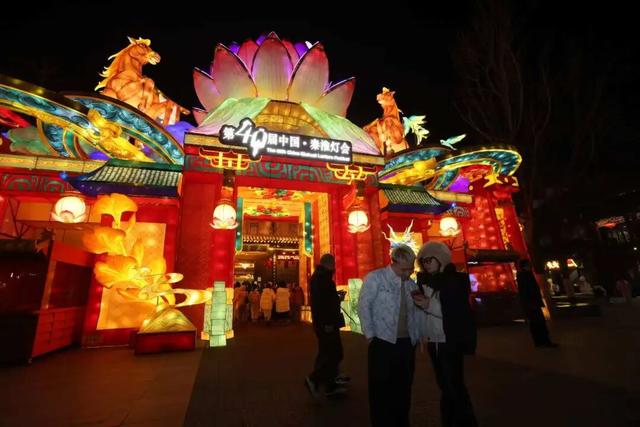 亮灯！马到！这是昨晚的南京