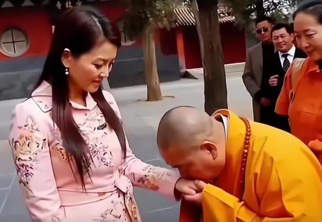 李湘万万没想到，曾经丑闻缠身的前夫王岳伦，竟才是最后的赢家