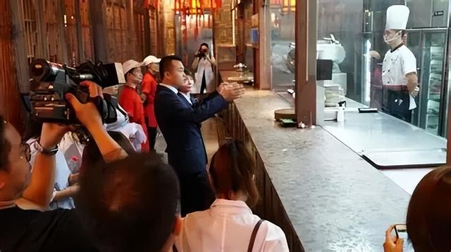 是不是“预制菜”餐厅，看看后厨面积就知道了！