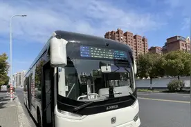 走走走煞人！沪上小区回家路，遭遇“极度困扰”！居民苦叹：两头挨不着图片