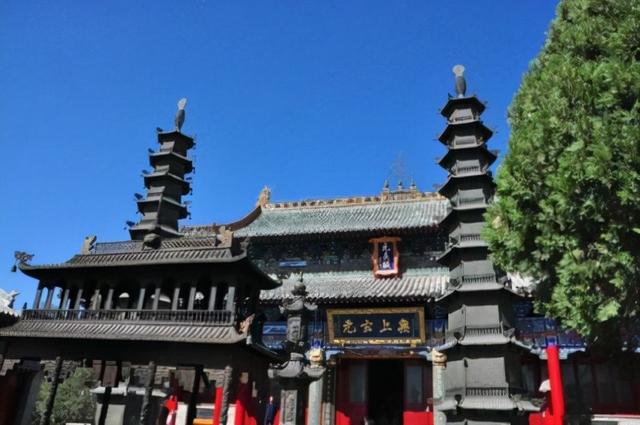 毛主席带李银桥去白云山庙，老和尚神秘地透露：主席不能游黄河