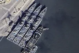 航母殿后，印度军舰发射重型导弹袭击，054AP护卫舰差点被击中？图片