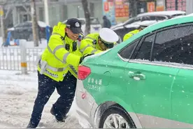 漯河公安：以雪为令，迎雪“逆行”！图片