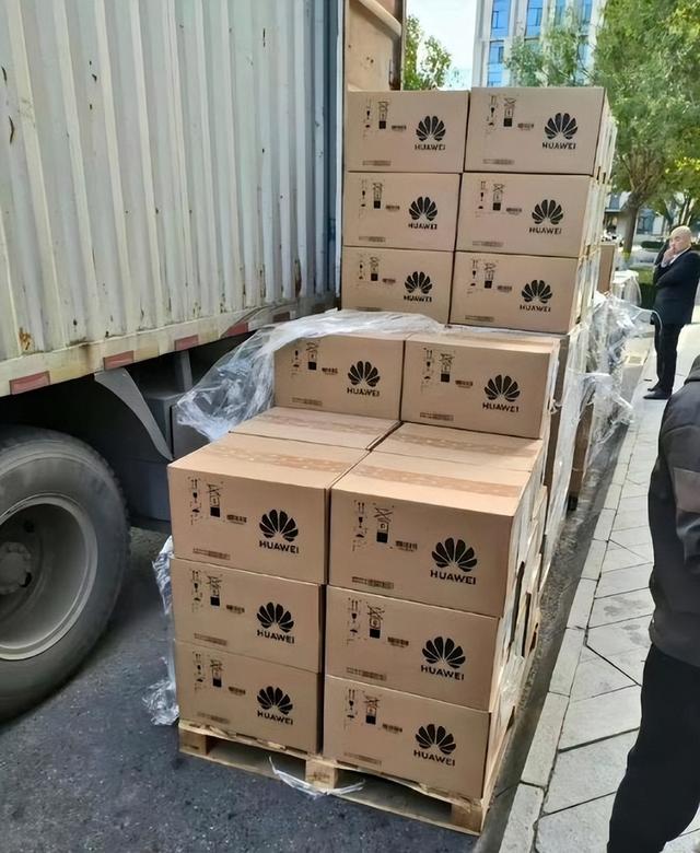 为讨好美国落井下石，狠心扣押华为 7 亿物资，如今它尝到报应了