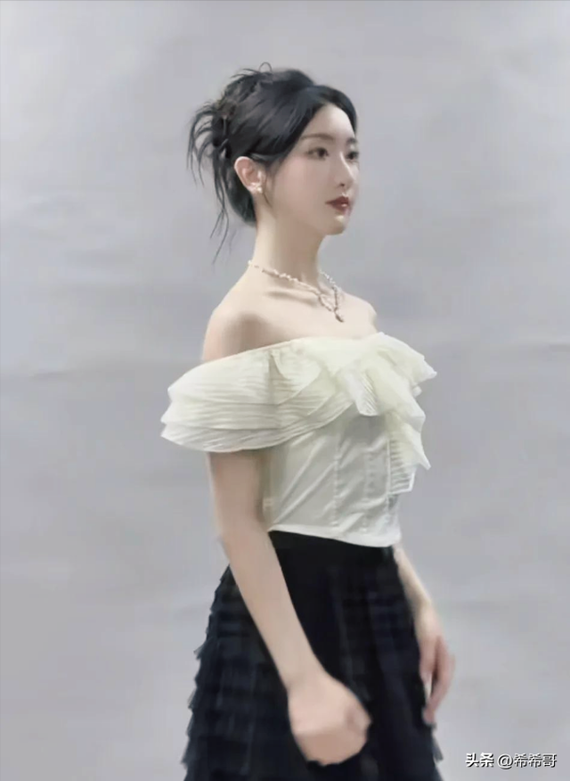她曾是一名体操冠军 现在是短剧女主 美的不像话 你喜欢吗？