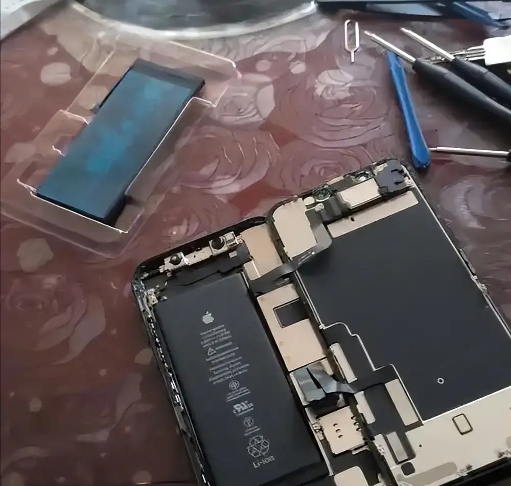 手机寿命一般几年换 bc2a7da54e74412ca1c539ba95ba8176~tplv-tt-origin-web:gif.jpeg?_iz=58558&from=article.pc_detail&lk3s=953192f4&x-expires=1762491773&x-signature=TDnShQuqdtYf6YkoS5KGK4DuR7o%3D