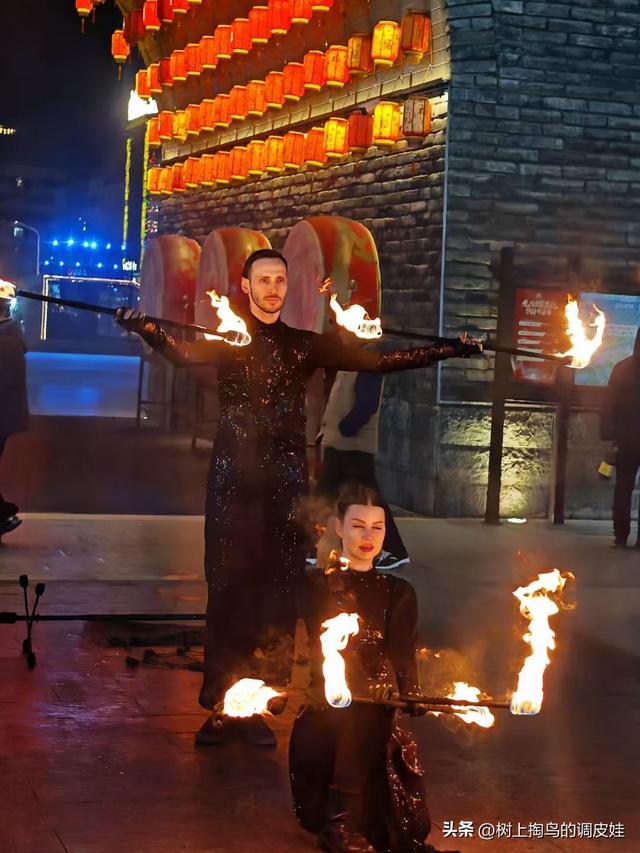 夜访辽宁通化龙兴里 灯火里的老城心跳