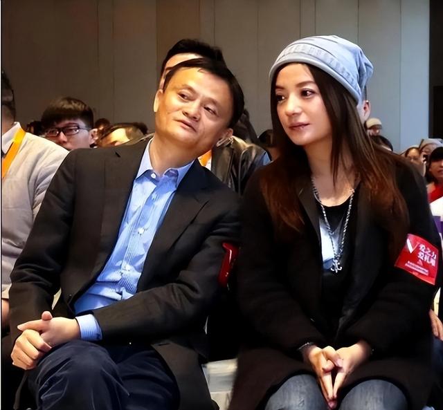 封杀4年后，49岁赵薇又有消息，因胃癌去世传闻5个月前就真相大白