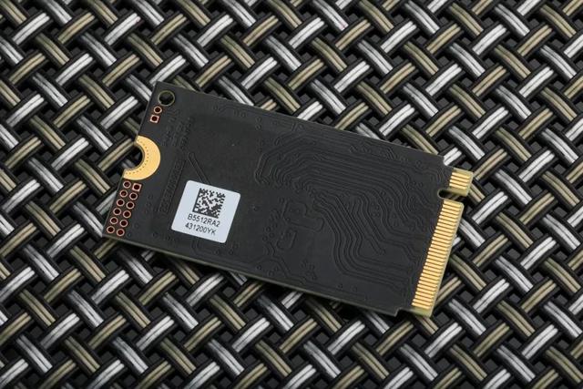 配备长江存储PC411 SSD、畅玩《黑神话：悟空》！联想拯救者Legion Go S游戏掌机体验