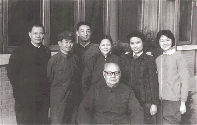 84年叶剑英病危，中央准备追悼会时，钟南山临危受命救回叶帅