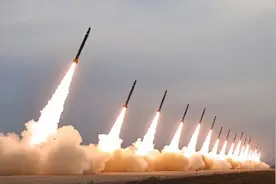 中美俄火箭炮射程差距对比：美国499公里，俄罗斯90公里，中国呢图片