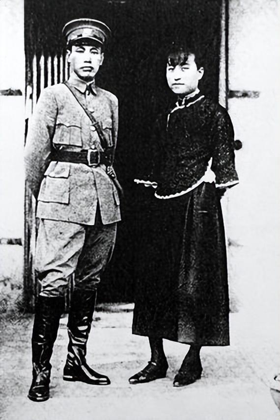 蒋介石退守台湾之前，谁在管理台湾，为何老蒋一去他就主动让位？