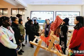 恩施“花铺盖”被迪奥公司相中，现场签订采购合同！图片