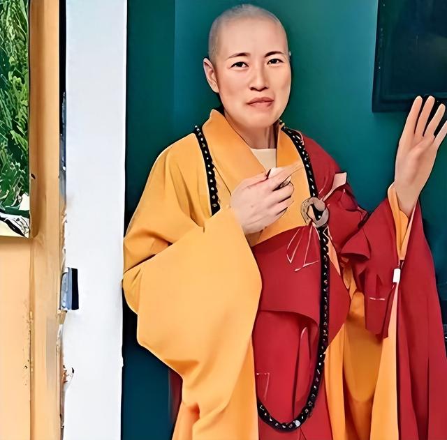 “风流尼姑”释智定落网，白天贪墨钱财，晚上与和尚醉生梦死！