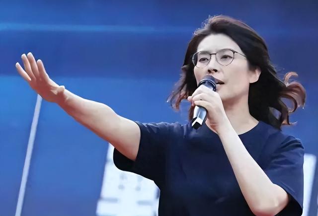 蓝营多人倒戈支持郑丽文，国民党主席改变大局已定？第二个马英九出现，承诺当选率团访陆，事情果然不简单