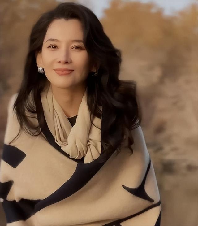 间隔不到2小时	，章子怡、汪峰先后发文，网友：终究是森林北输了