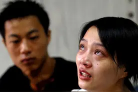 女子直播间打赏男主播被丈夫发现，离婚后反悔，丈夫：傻瓜才复婚图片