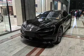 仰望U7实车现身，车长超5米2，四电机1306马力，比官图更漂亮图片