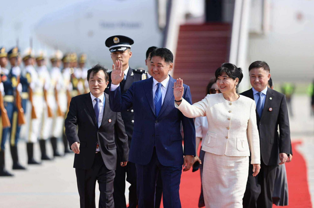 安排普京去北京看阅兵前，中俄蒙先开一场会，有件大事必须先办成