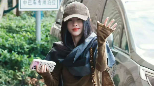 陪玩陪睡只是冰山一角，合同纠纷，陪客旅行，舔手指	，个个都荒唐