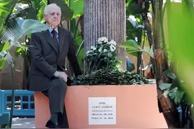 圣罗兰：时尚界第一美男子，对大5岁富商一见钟情，疯狂相爱50年图片