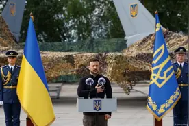 吴蔚：援乌F-16管够，但飞行员就不好说了图片