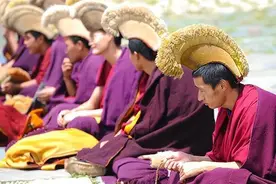 “达赖”和“班禅”到底哪个地位更高，谁才是真正的掌权者？图片