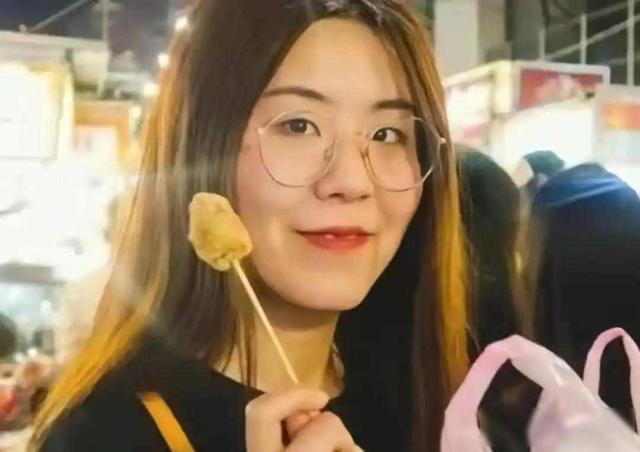 曾被一亿大奖砸中的信小呆，花光积蓄负债20万，现在如何？
