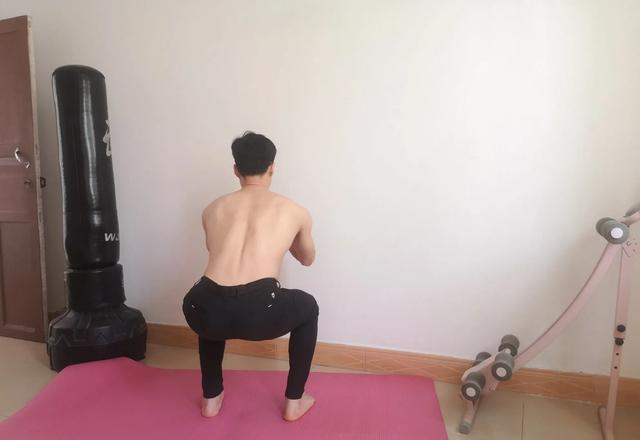 居家健身对身体最直接最有用的三个动作，比跑步方便，锻炼效果好