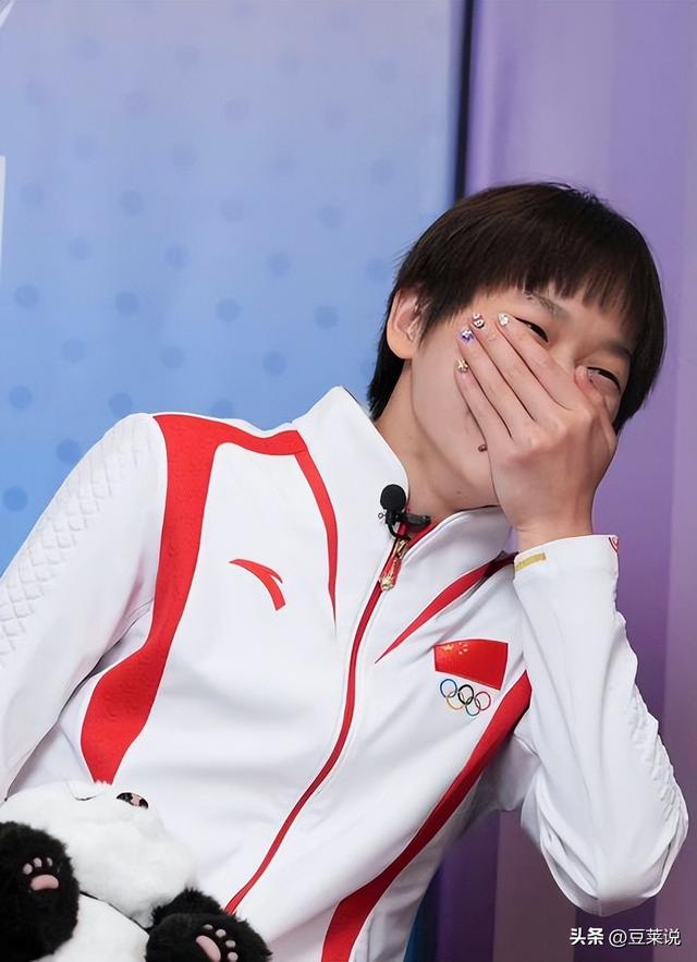 各有目的！全红婵家别墅正式封顶，令人不适的事发生，还不止一件