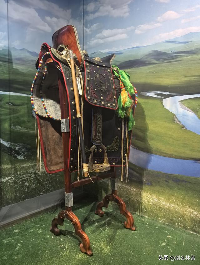 参观额尔古纳博物馆，了解蒙兀室韦和俄罗斯族历史，回青旅吃焖面