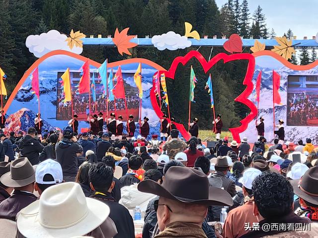 亚洲最大彩林引爆金秋 藏在川西北的瑰宝：2025黑水冰川彩林季启幕