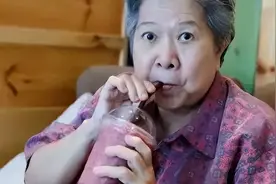 意外心动：男子深夜救醉小姨子，两人情感挑战与成长图片