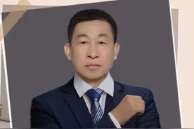 显眼包们！车上贴这些违法！图片