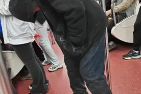 闹大了！西安地铁惊现黑衣男后续：其身份真容曝光 知情人透露更多图片